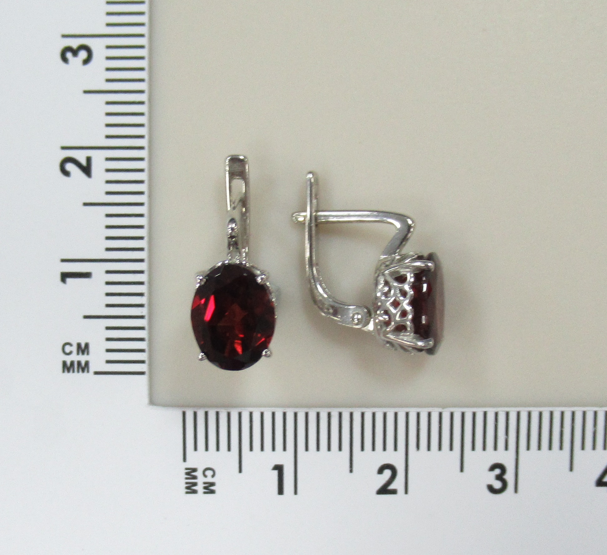 Серебряные серьги с гранатами